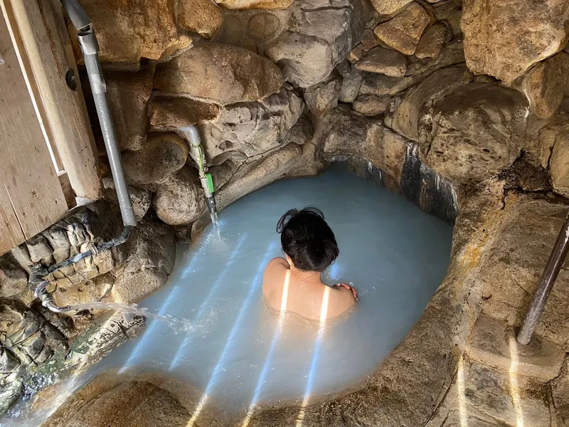 Tsubo-yu Hot Spring