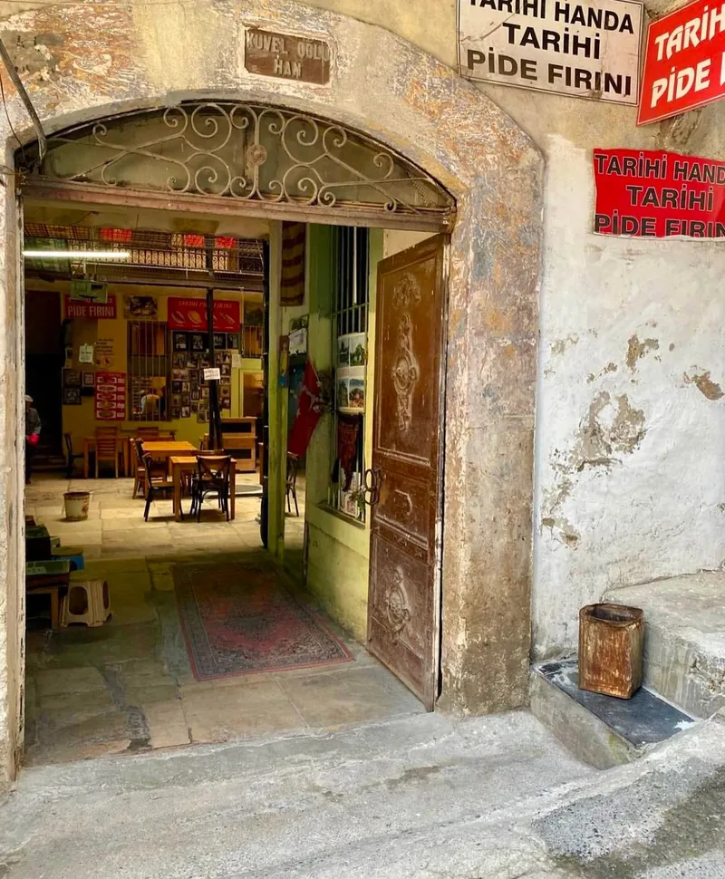 Kuveloğlu Han da Tarihi Pide Fırını