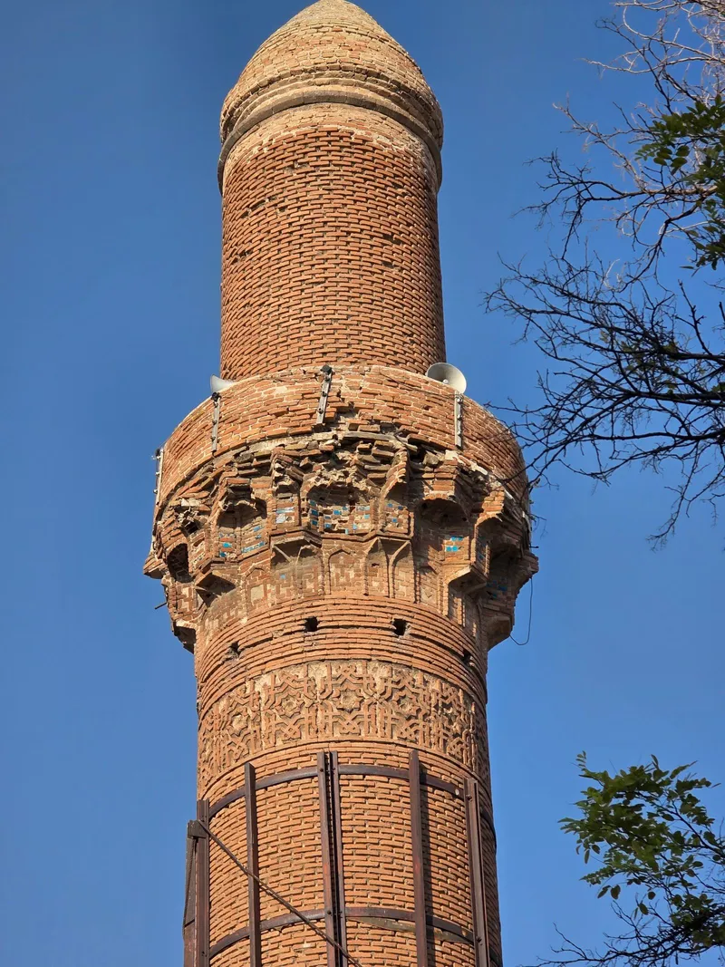 Eğri Minare