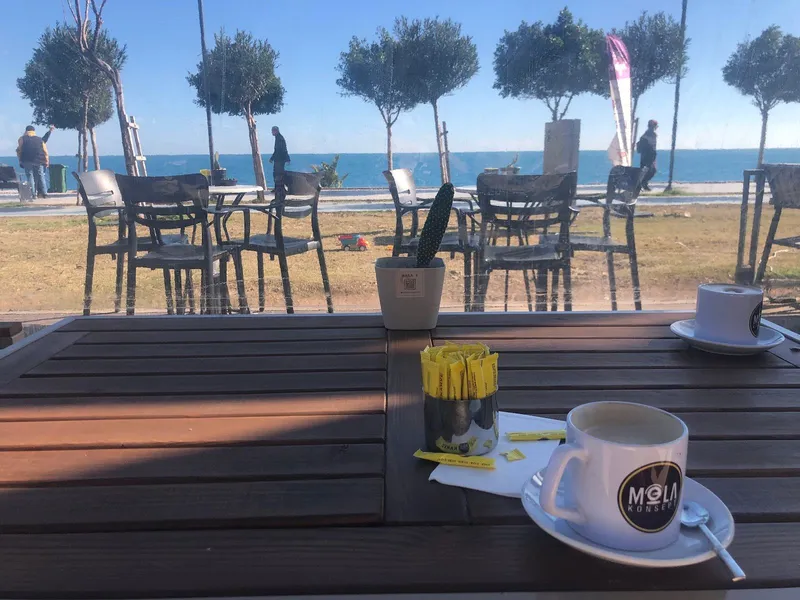 Cafe Mola