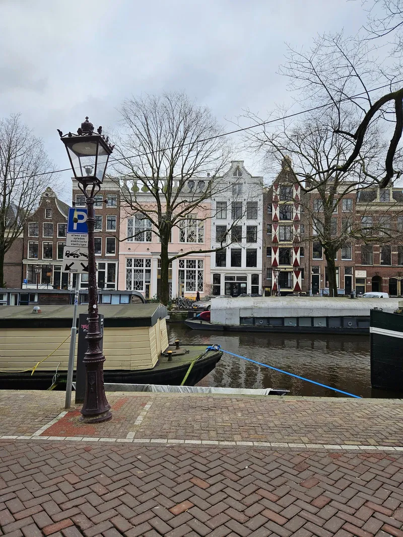 Hofjes (Hidden Courtyards)