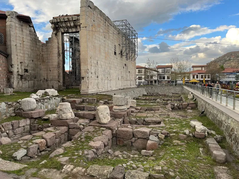 Temple of Augustus and Rome