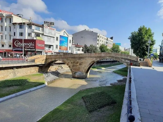 Humpback Bridge
