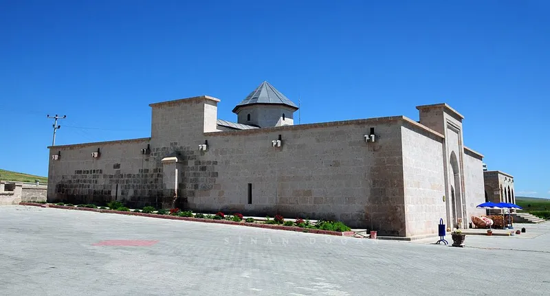 Tepesi Delik Han